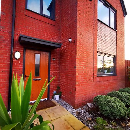 The Lawnswood - Central Manchester Holiday Home With Free Parking Esterno foto