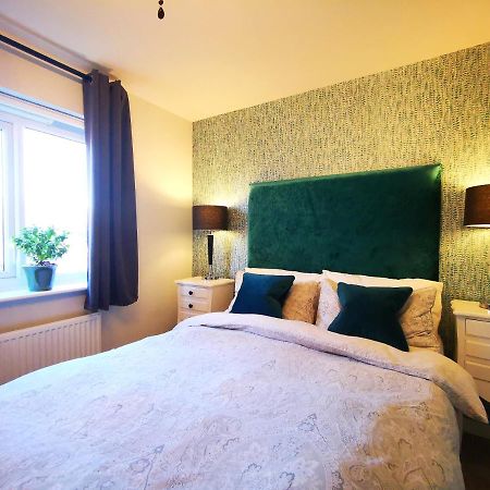 The Lawnswood - Central Manchester Holiday Home With Free Parking Esterno foto