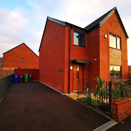 The Lawnswood - Central Manchester Holiday Home With Free Parking Esterno foto