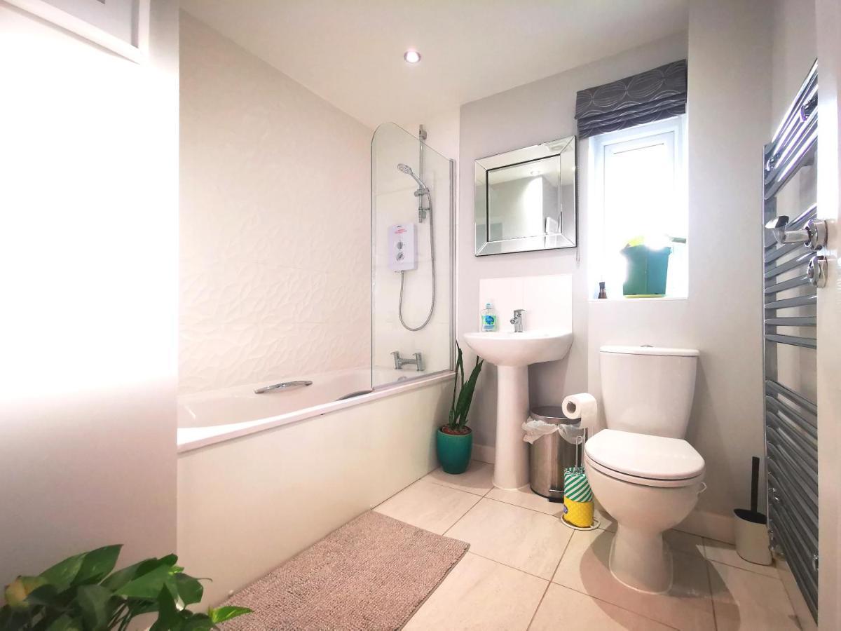 The Lawnswood - Central Manchester Holiday Home With Free Parking Esterno foto