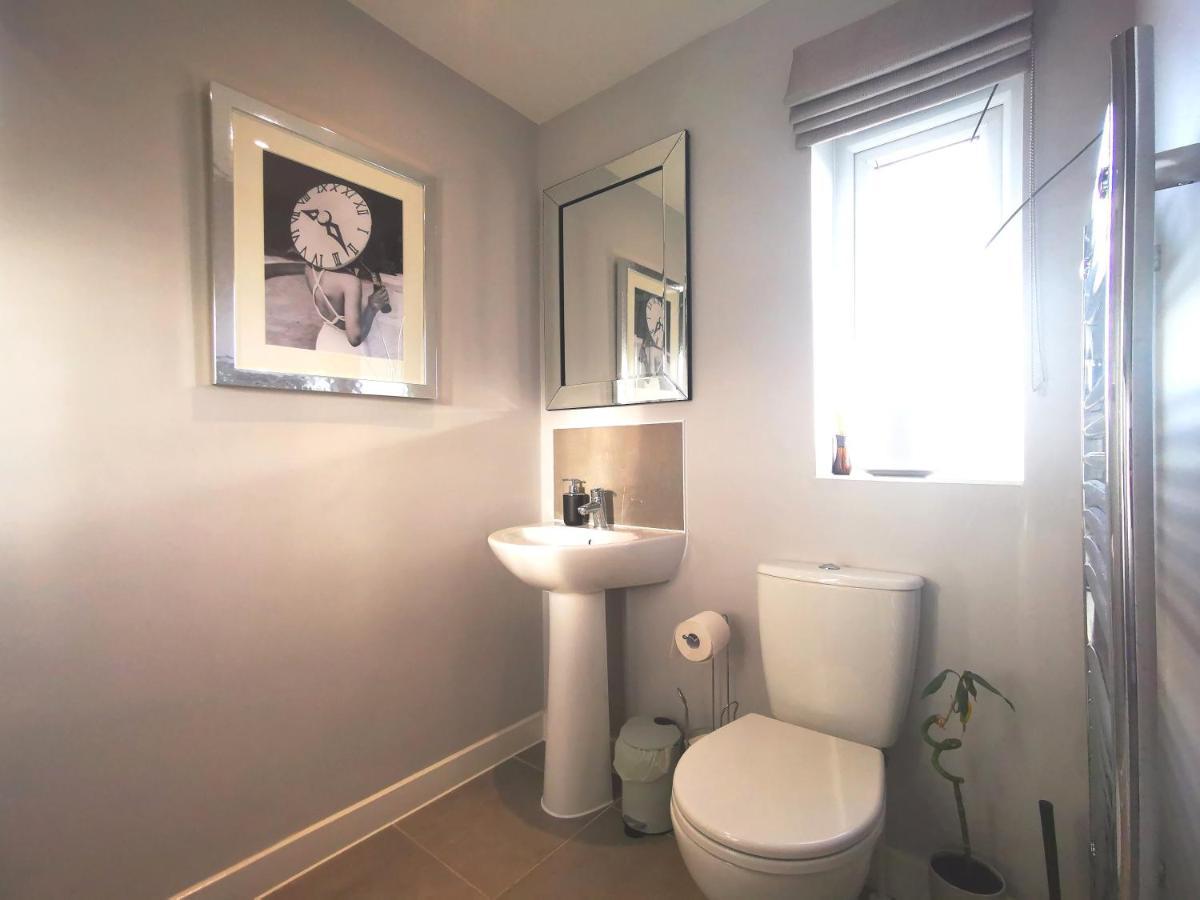 The Lawnswood - Central Manchester Holiday Home With Free Parking Esterno foto