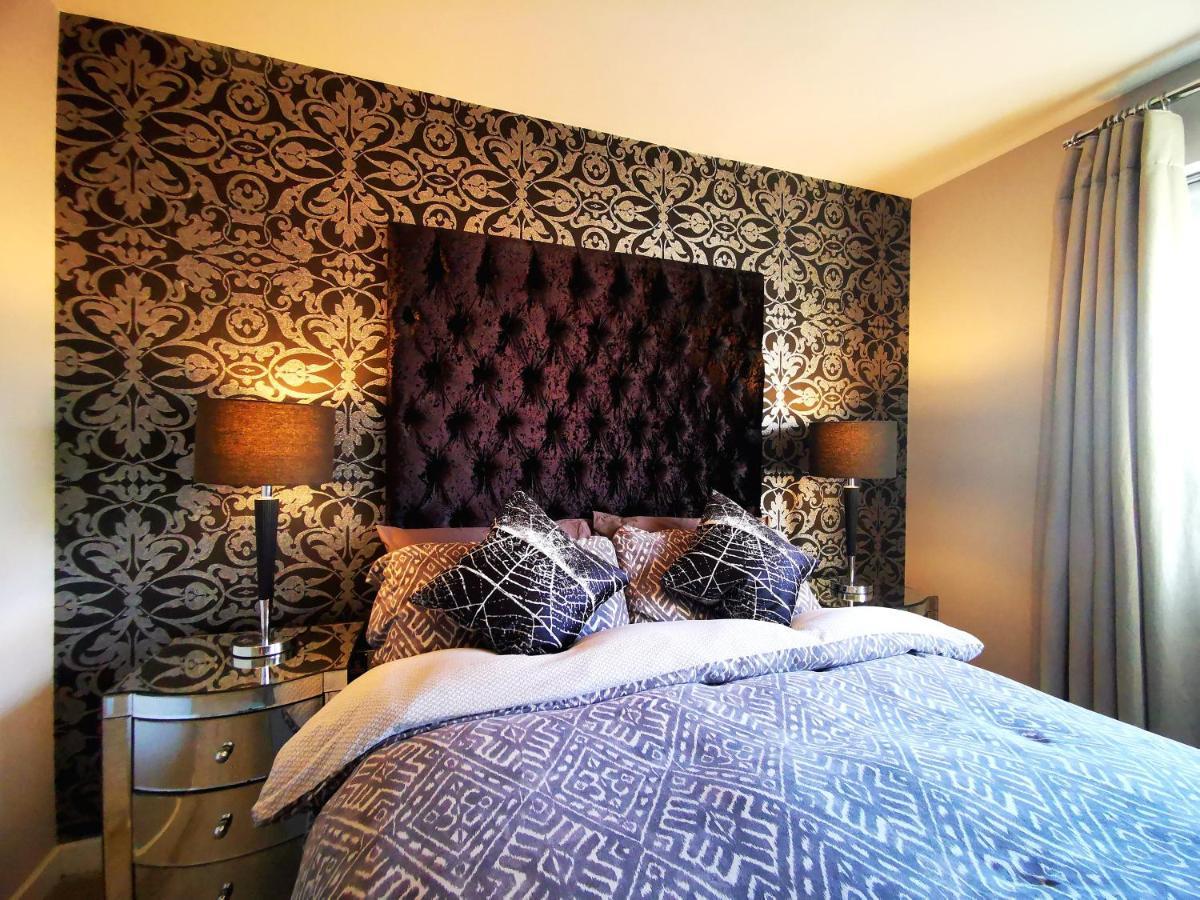 The Lawnswood - Central Manchester Holiday Home With Free Parking Esterno foto
