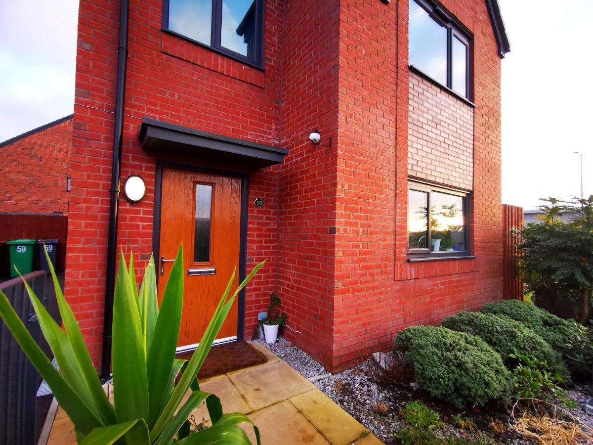 The Lawnswood - Central Manchester Holiday Home With Free Parking Esterno foto