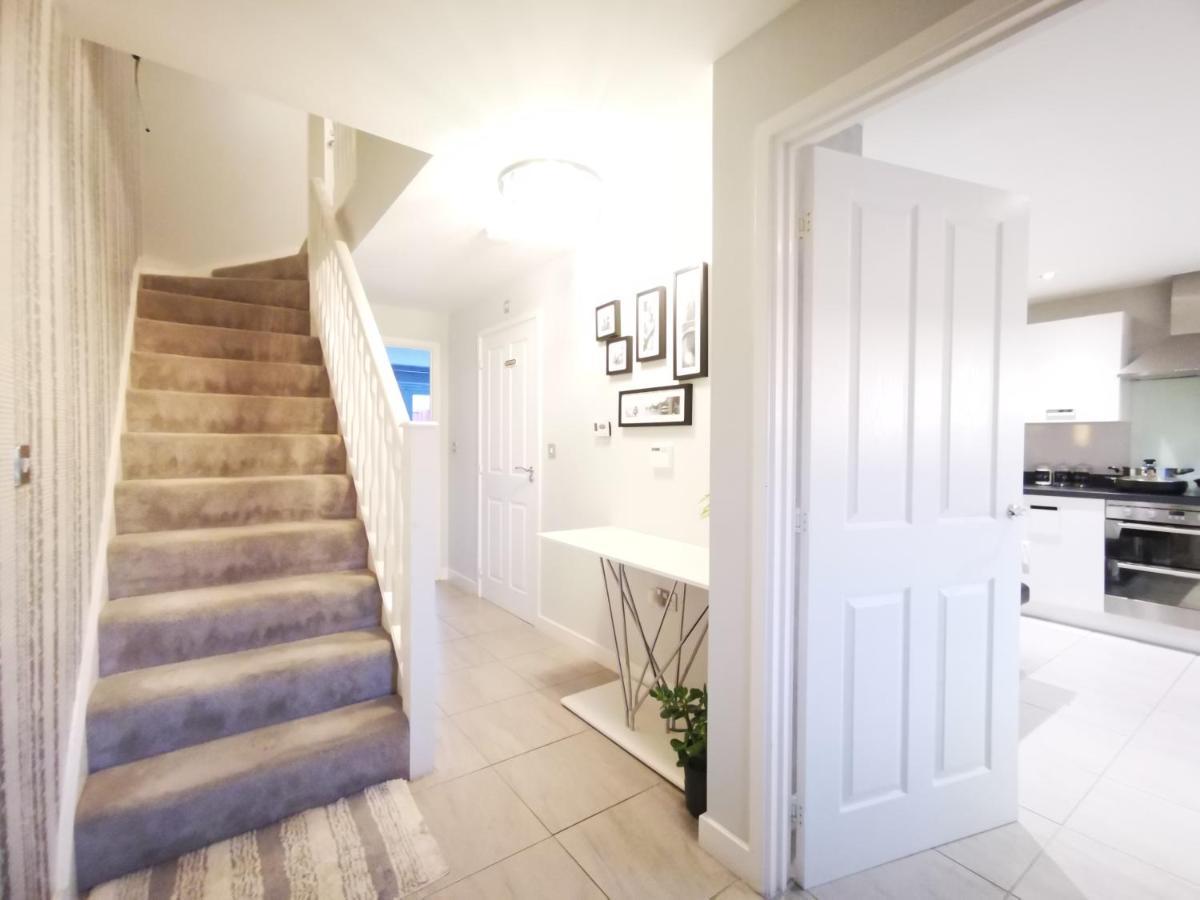 The Lawnswood - Central Manchester Holiday Home With Free Parking Esterno foto
