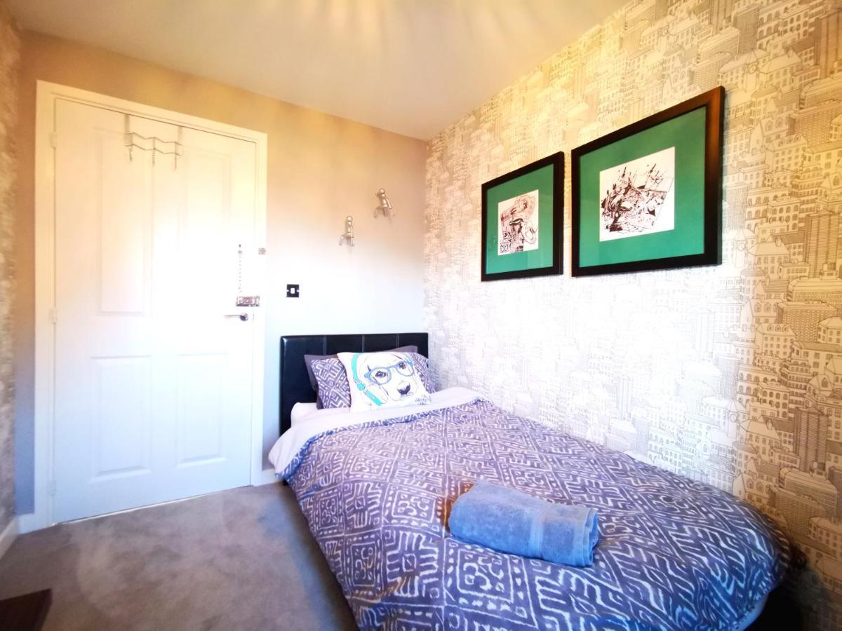 The Lawnswood - Central Manchester Holiday Home With Free Parking Esterno foto