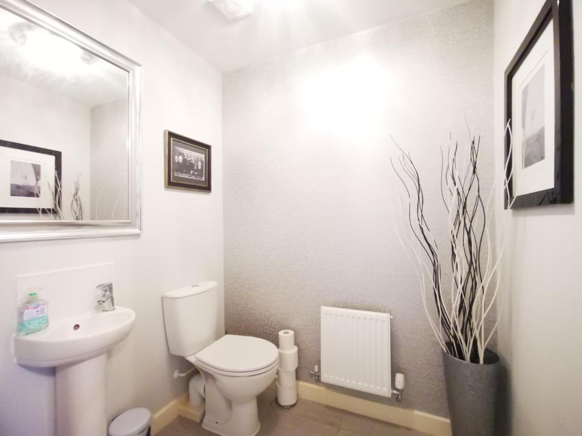 The Lawnswood - Central Manchester Holiday Home With Free Parking Esterno foto