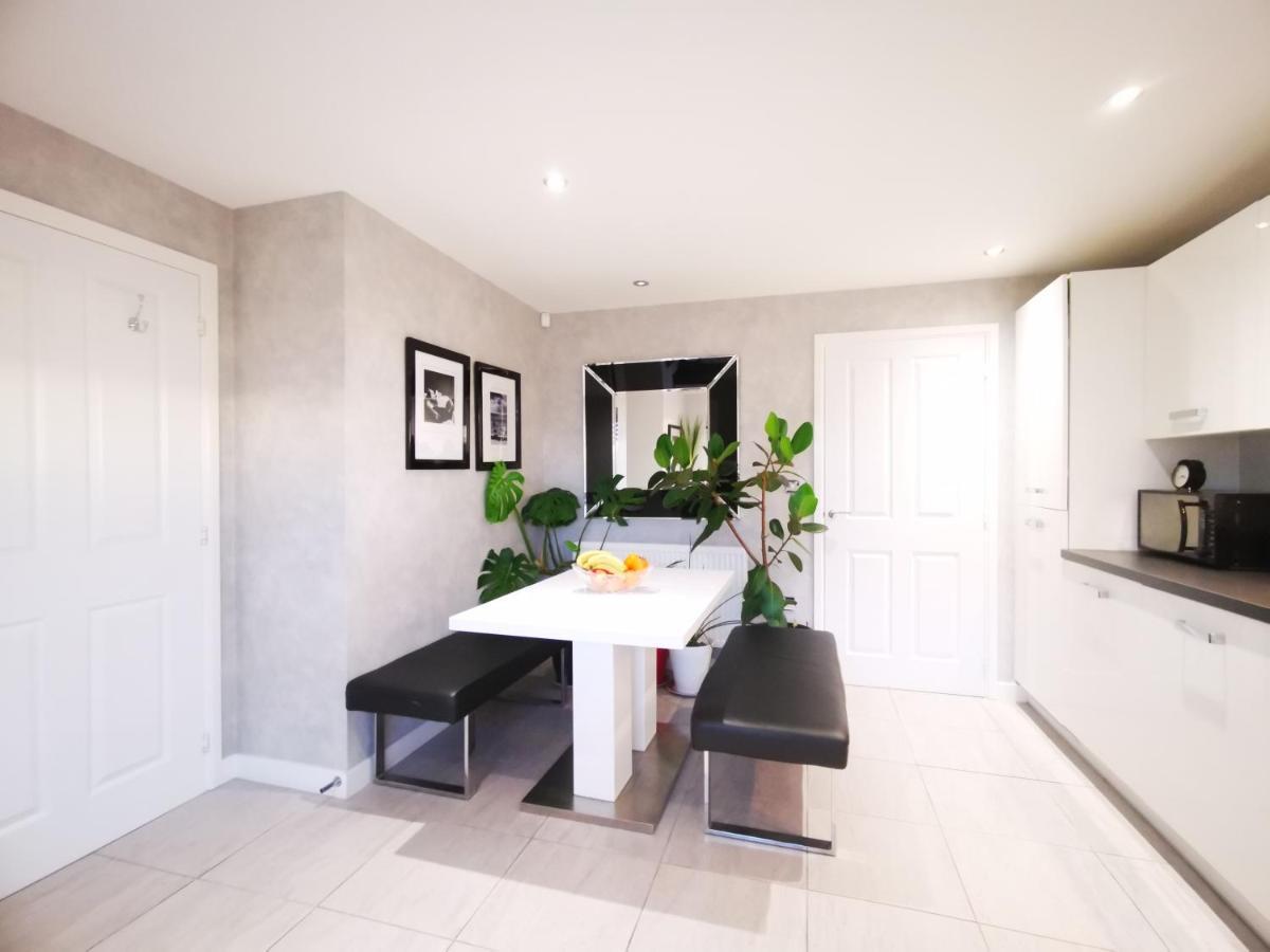 The Lawnswood - Central Manchester Holiday Home With Free Parking Esterno foto