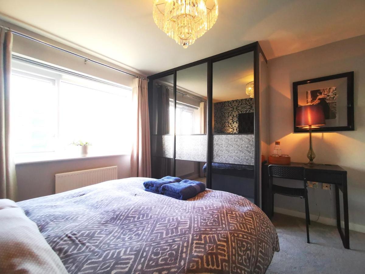 The Lawnswood - Central Manchester Holiday Home With Free Parking Esterno foto