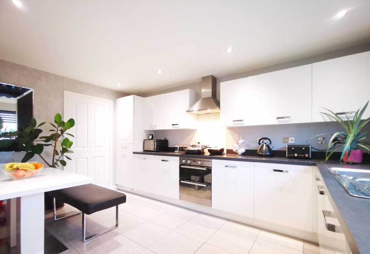 The Lawnswood - Central Manchester Holiday Home With Free Parking Esterno foto
