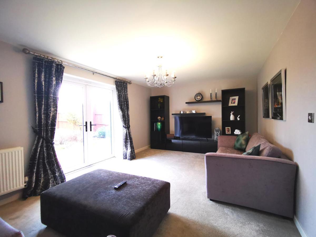 The Lawnswood - Central Manchester Holiday Home With Free Parking Esterno foto