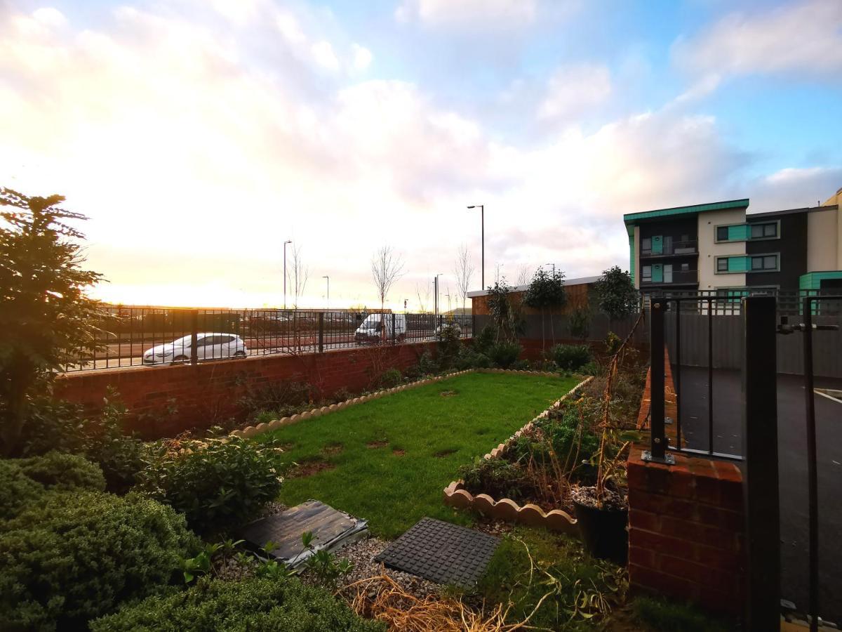 The Lawnswood - Central Manchester Holiday Home With Free Parking Esterno foto